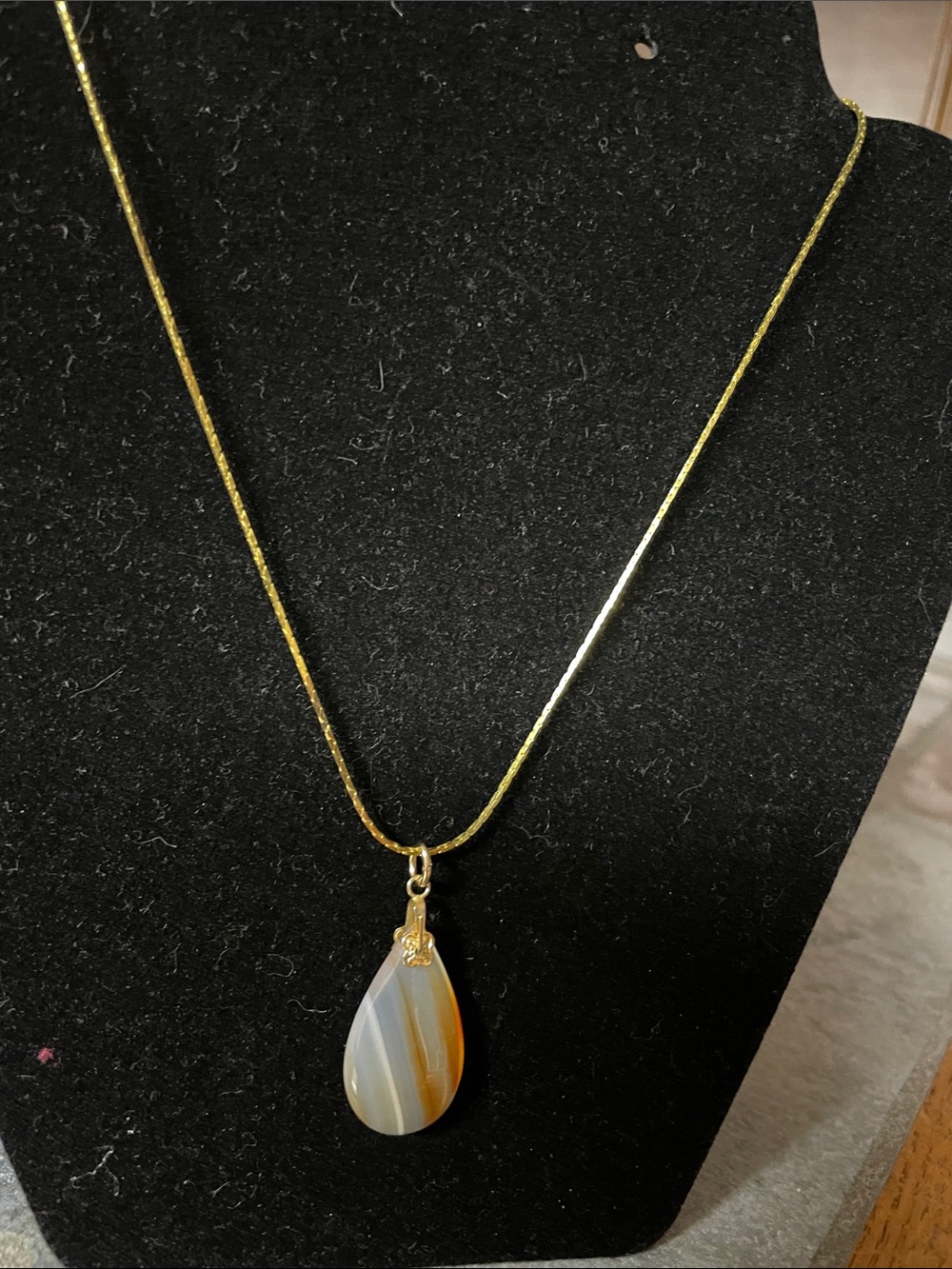 Gold Chain Necklace with Teardrop Agate Pendant